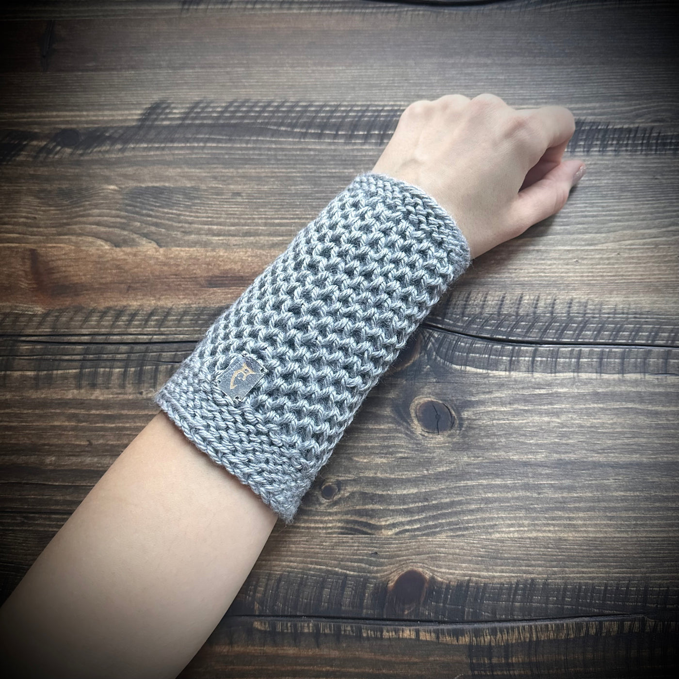 IMPERIAL Silver Grey "Telgrim" Wrist Warmers